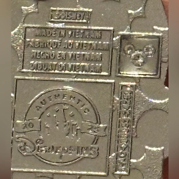 Disney Parks 25 Years of Pin Trading Cheshire Cat Pin - Alice in Wonderland - Picture 6 of 6